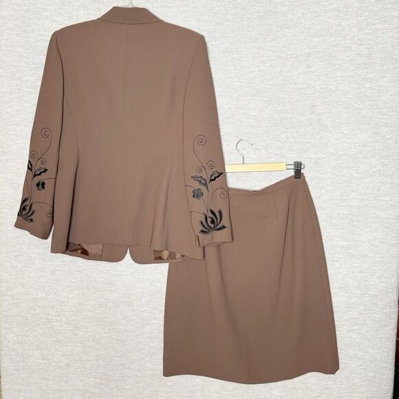 Le‎ Suit Size 8P Skirt Suit 8 Petite Blazer Jacket Embroidered Career Women's - Picture 9 of 10